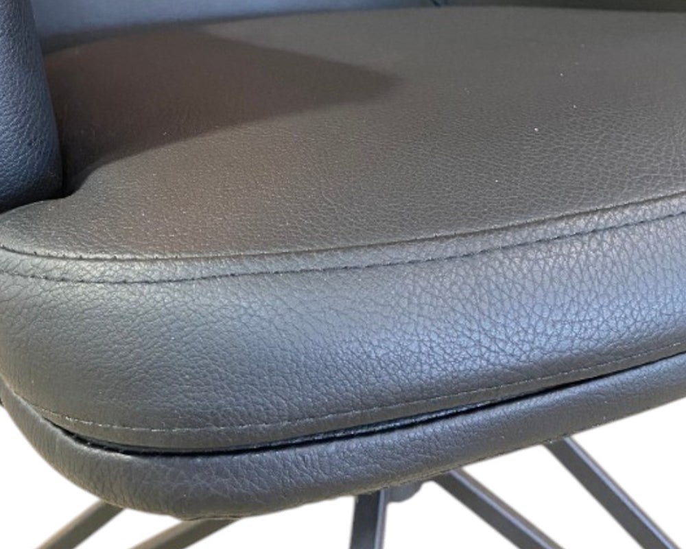 Chaise noir simili cuir avec accoudoir fauteuil de table - Souffle d'intérieur