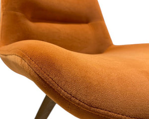 Chaise en velours orange pivotante pieds bois - Souffle d'intérieur