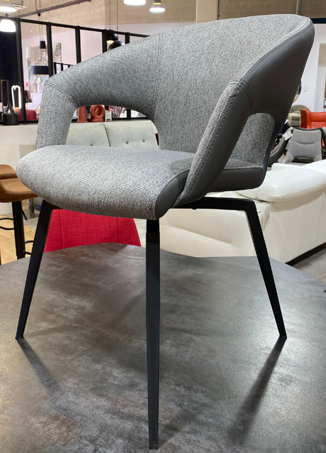 Chaise fauteuil de table pivotante gris clair pieds métal noir - Tablacasa - Souffle d'intérieur