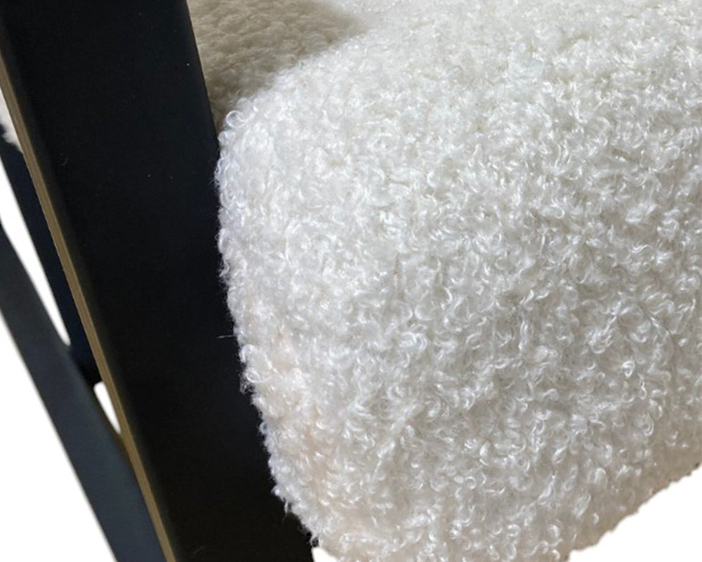 Fauteuil bouclette blanc en tissu confortable et design - Souffle d'intérieur 