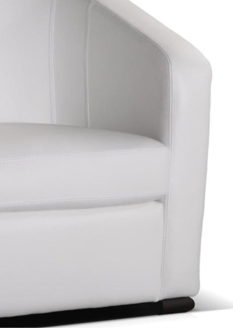 Fauteuil cabriolet en cuir blanc contemporain avec zoom sur accoudoir - Souffle d'intérieur