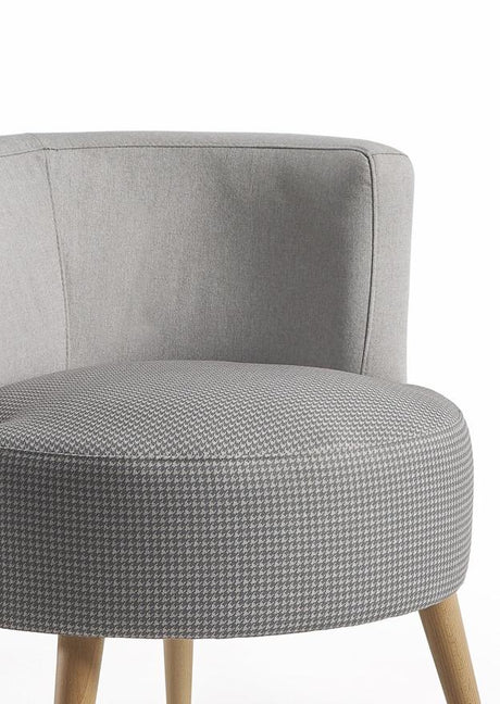 Fauteuil crapaud en tissu gris clair pieds bois - Souffle d'intérieur